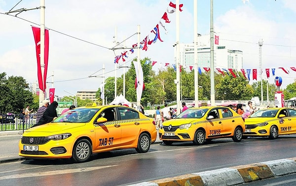 İstanbul’da uzun süredir yaşanan ‘taksi bulamama’ sorunu böyle Avrupa’nın da gündemine girdi.