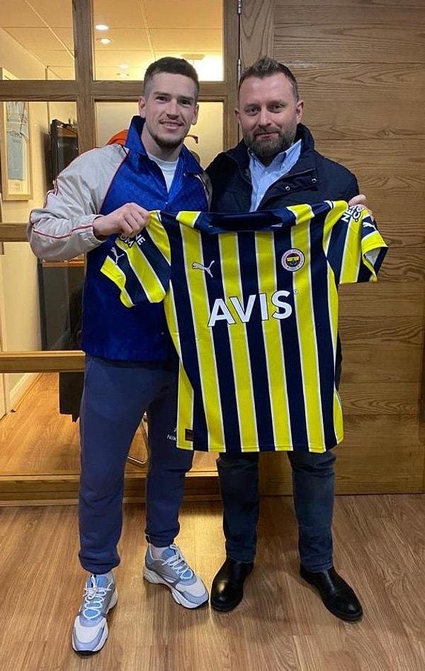 Fenerbahçe, Ryan Kent ile 4 yıllık sözleşme imzaladı.