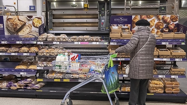 Dünyanın en yüksek gGıda enflasyonuna sahip 10 ülkesinden biri olan Türkiye'de dar ve sabit gelirli vatandaş gelirinin çoğunu beslenmek için harcıyor.