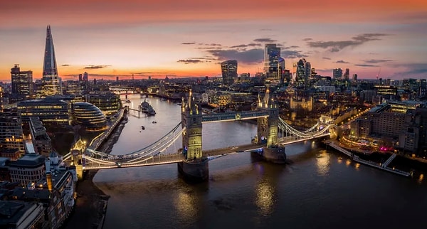 7. Какая река протекает через Лондон?