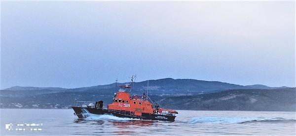 Yunanistan Sahil Güvenlik’ten yapılan açıklamada, Mora Yarımadası’nın 75 kilometre güneybatısında göçmenleri taşıyan bir teknenin alabora olduğu, 100’den fazla göçmenin kurtarıldığı ifade edildi.