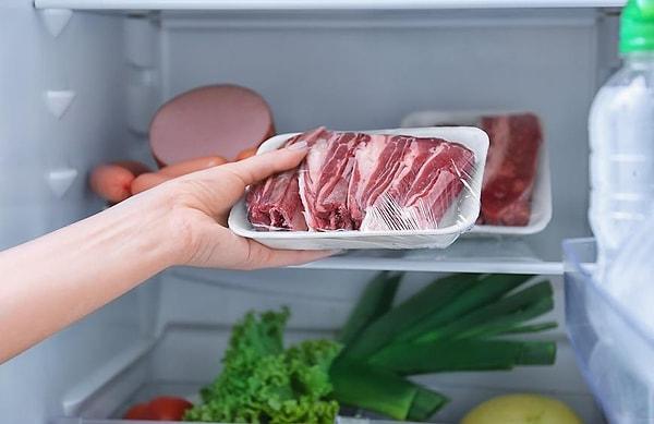 Dinlenme Süresi: Kurban etinin dinlenmesi için genellikle 24 ila 48 saat arasında bir süre gerekmektedir. Bu süre boyunca et, buzdolabında düşük sıcaklıkta dinlendirilmelidir.
