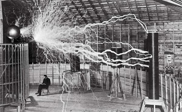 3. Elektriğin icadı, modern dünyada elverişli icatların gitgide artarak çoğalmasına olanak sağladı.
