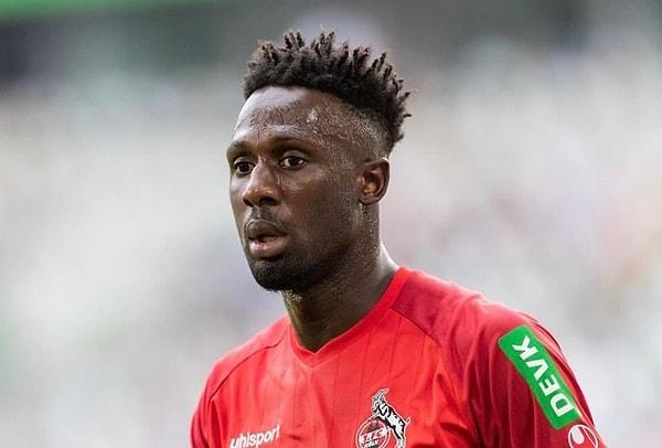12. Samsunspor, Köln ile sözleşmesi sona eren 29 yaşındaki Ganalı sağ kanat oyuncusu Kingsley Schindler’i kadrosuna katmak için resmi girişimlere başladı. (Ertan Süzgün)