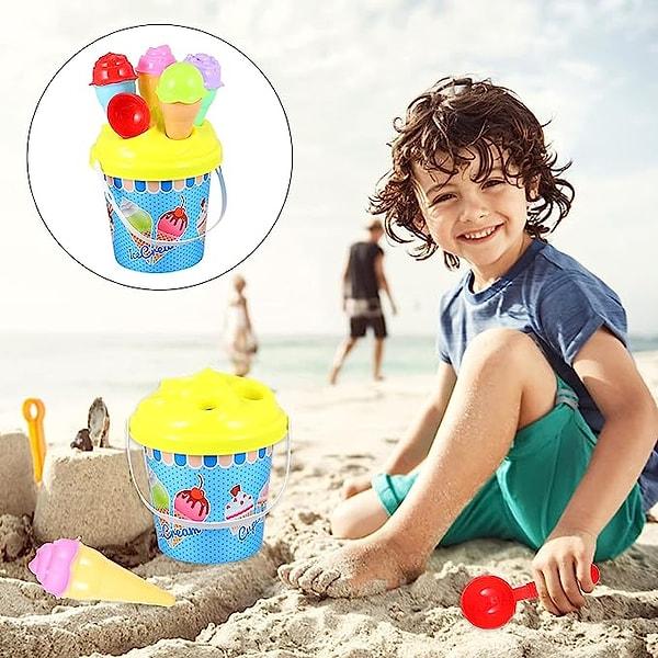 2. Kumdan dondurma yapıp sahilde satmayı hangi çocuk sevmez ki?