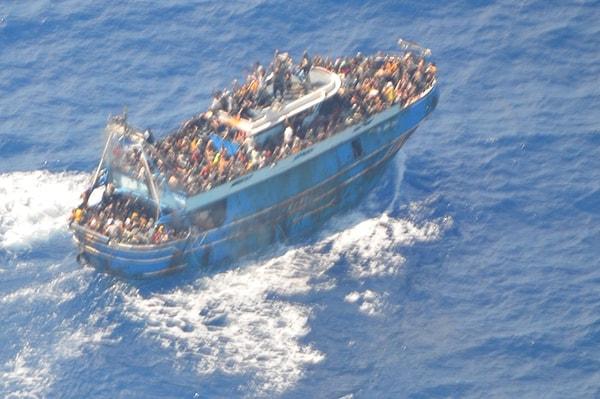 Yunanistan'ın Mora Yarımadası'ndaki Navarin'den 47 deniz mili uzaklıkta uluslararası sularda düzensiz göçmenleri taşıyan balıkçı teknesi alabora olmuştu.