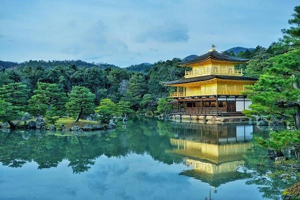 8. Japonya'daki Kinkaku-ji Tapınağı