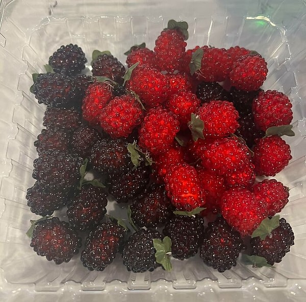 7. «Моей маме подарил их друг. Думал, что это конфеты, а они стеклянные»