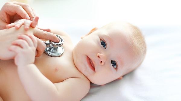 Bebeklerin sırtında olan kabarcıkların sırt dikeni olup olmadığını teşhis için mutlaka doktorla görüşmeniz gerek. Dermatologlar sırt dikenini teşhis etmek için bölgeyi muayene edip kabarcıklardan örnek alıyorlar.