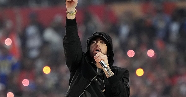 Ünlü rapçi Eminem, şarkılarıyla olduğu kadar aile ilişkileriyle magazin gündeminde adından söz ettiriyor.