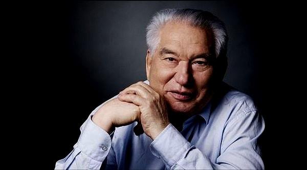 Cengiz Aytmatov, 12 Aralık 1928 tarihinde Kırgızistan'da dünyaya geldi.
