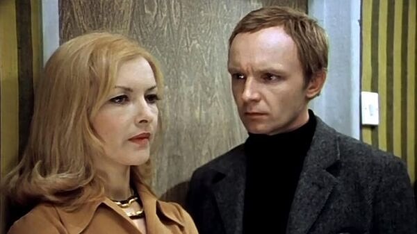 5. Кто сыграл Женю Лукашина в картине «Ирония судьбы, или С легким паром!»?