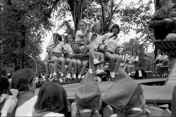 18. В пионерском лагере.