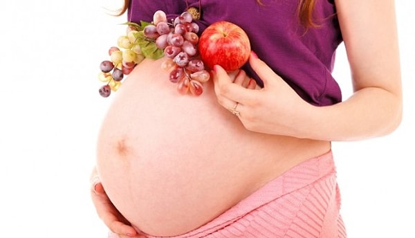 Hamileliğin ilk aylarında yapılan beslenme bebeğin beslenme düzeninin temelini oluşturur ve bu nedenle ilk aylarda tüketilen besinlerin önemi oldukça büyüktür.