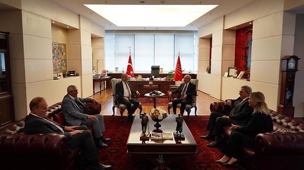 Özdağ, CHP genel merkezini ziyaret ederek Kılıçdaroğlu’yla cumhurbaşkanlığıyla genel seçimleri, yaklaşan yerel seçimleri, Türkiye ve dünyadaki gelişmeleri konuştu.