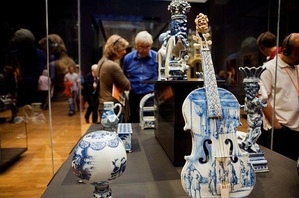 7. Rijksmuseum, geniş Hollanda sanat koleksiyonuna ek olarak, ziyaretçileri Asya'nın sanatsal geleneklerini keşfetmeye davet eden bir Asya Pavyonuna sahiptir.