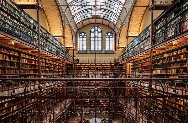 8. Rijksmuseum'un bir diğer dikkat çekici özelliği de adını müze binasının mimarı Pierre Cuypers'ten alan Cuypers Kütüphanesi'dir.