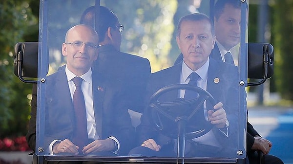 Seçimler sonrası Türkiye Ekonomi Modeli ve düşük faiz ısrarından geri adım atan Cumhurbaşkanı Erdoğan, ekonominin başına da Mehmet Şimşek'i atamıştı.