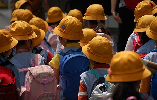 Japon halkının tek başlarına yolculuk yapan çocuklara göz kulak olması ve onlara rehberlik etmesi bu geleneğin en önemli amaçlarından biridir.