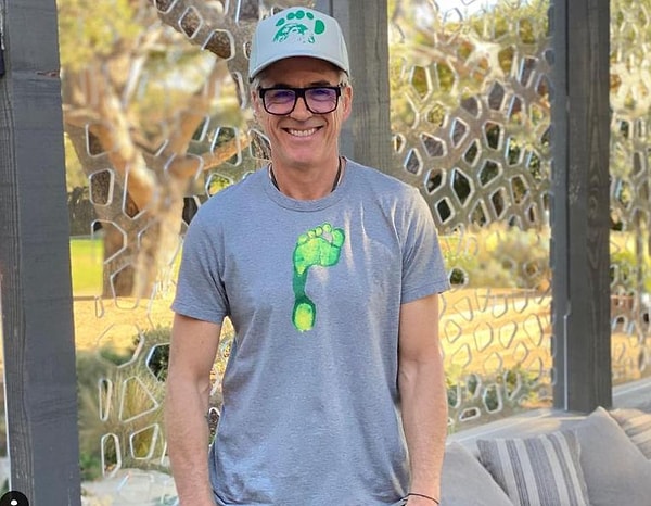 Внимание поклонников привлек тот факт, что Дауни выглядел довольно худым и нездоровым на фотографии, которой он поделился в соцсети.