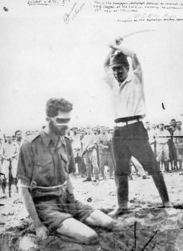 4. Leonard Siffleet, Nisan 1943'te Merauke'de, Papua Yeni Gine'deki bir görevi sırasında Japon İmparatorluk Ordusu tarafından esir alınmıştı.