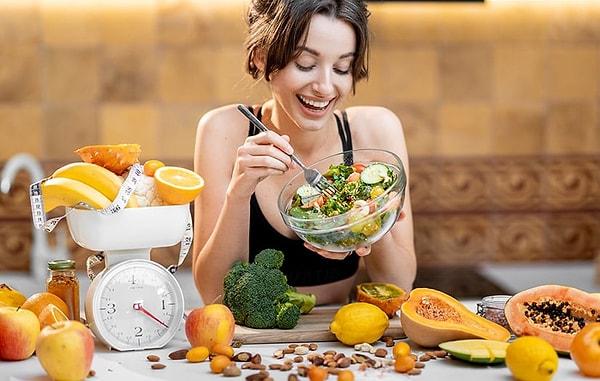 Uzun vadeli düzenli beslenmeye dikkat edin: Sağlıklı bir beslenme programı ve porsiyon kontrolü ile sindirim sorunlarını önleyebilirsiniz. Dengeli bir diyet, sindirimi destekleyen bir faktördür.