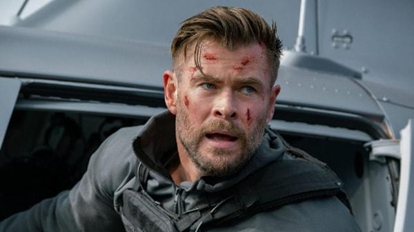 Chris Hemsworth bir kez daha paralı asker Tyler Rake rolünde.