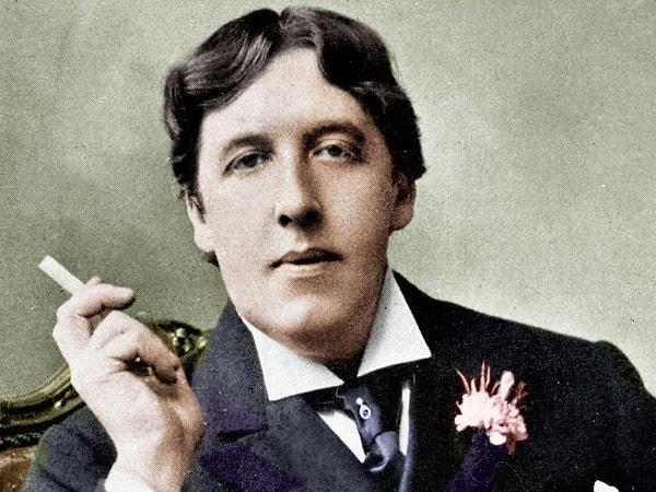Oscar Wilde, son yıllarını hastalıklı bir bedenle, ruhsal çöküntü içinde ve sıklıkla alkole sığınarak geçirdi, 1900 yılının 30 Kasım'ında, Paris'teki bir otel odasında menenjitten öldü.