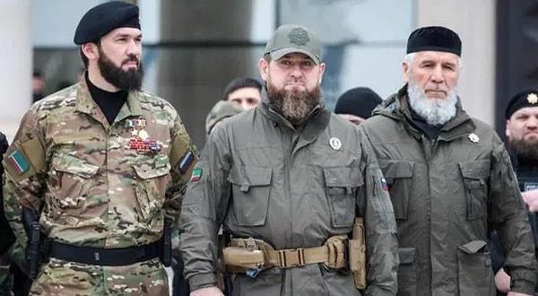 Öte yandan Putin’e bağlılığını bildiren ve Wagner askeriyle savaşacağını açıklayan Çeçen Kadirov’a bağlı askerler de Rostov şehrine doğru hareket etmişti.