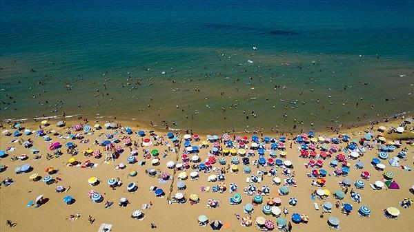 İstanbul'da yaz sezonuyla birlikte plaj ve sahillerde hareketlilik oluşmaya başladı.