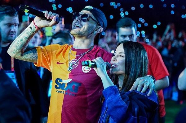Simge'nin Aşkın Olayım şarkısının Galatasaray yıldızı Mauro Icardi ile özdeşleşmesinin ardından milyonlarca sarı kırmızılı hep bir ağızdan bu şarkıyı söylemeye başladı.