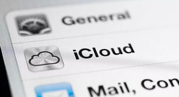 iCloud, Apple kullanıcılarının dijital verilerini depoladığı ve senkronize ettiği bulut tabanlı bir hizmet.