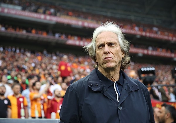 Fenerbahçe yönetiminin Jorge Jesus'dan boşalan teknik direktör koltuğuna kimi getireceği taraflı tarafsız herkes için merak konusu olmuştu.