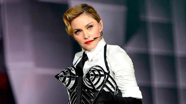 ABD’li sanatçı Madonna’nın hastaneye kaldırıldığı ve birkaç gün yoğun bakımda kaldığı açıklandı.