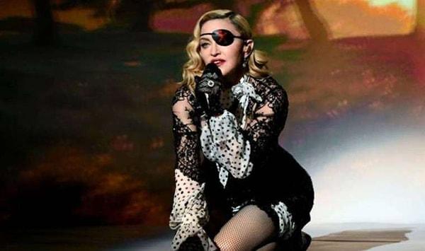 Tüm dünyanın en sevilen sanatçılarından, 1980'lerden beri "Popun Kraliçesi" olarak anılan ünlü isim Madonna, hastaneye kaldırıldığı haberiyle herkesi üzmüştü.