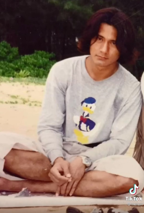 Кроме того, блогерша поделилась фотографиями своего отца, когда он был еще совсем юным