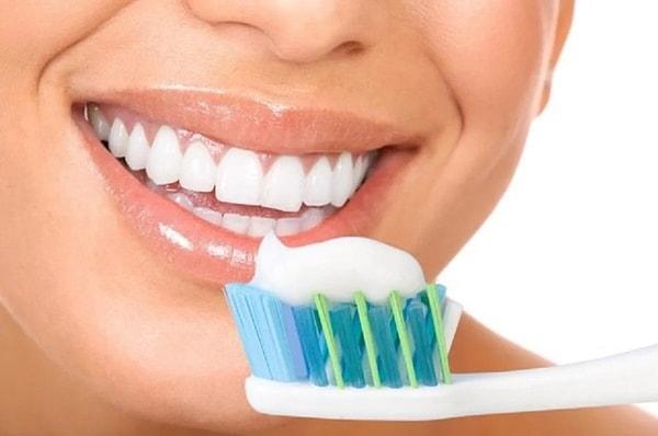 Dişlerini günde iki kez fırçalayanlar ve sadece geceleri fırçalayanların, kardiyovasküler hastalıklarda hayatta kalma (tahmini) oranlarının, hiç fırçalamayanlara kıyasla önemli ölçüde yüksek olduğu tespit edildi.