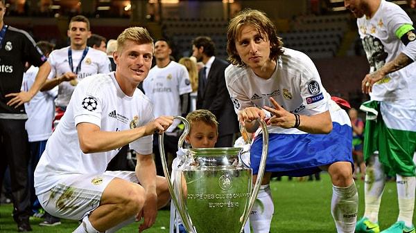 Arda’nın kararını Barcelona’dan Real Madrid’e çeviren en önemli etkenin Luka Modric ve Toni Kroos ile yaptığı görüşmeler olduğu iddia edildi.