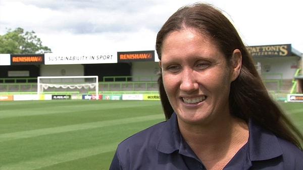 İngiltere'de erkek futbol takımını yönetecek ilk kadın teknik direktör