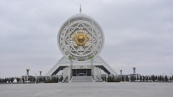 2. Türkmenistan, dünyanın en büyük dönme dolaplarından birine ev sahipliği yapmaktadır.