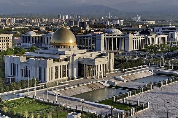 12. Türkmenistan'da tarihler 2002 yılını gösterdiğinde gün ve ay isimleri değişti.