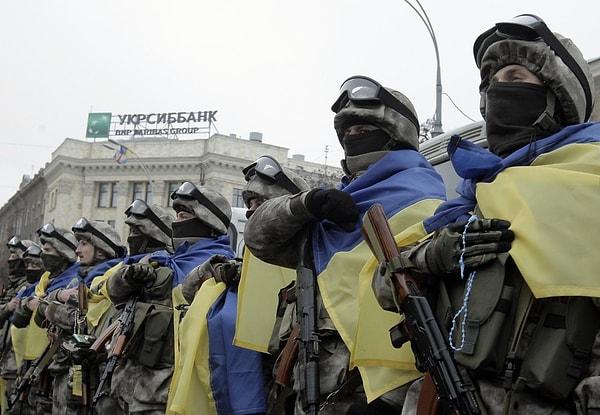 Turuncu Devrim, 2004 yılında yapılan Ukrayna cumhurbaşkanlığı seçimlerinde hile iddialarının ortaya çıkmasıyla başlamıştır.