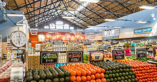 11. "Markette çalışıyorum. Ürünlerimiz biterse bunu biliyorum ancak müşteriler inanmadığı için arka tarafa gidip 'bakıyormuş' gibi yapıyorum."