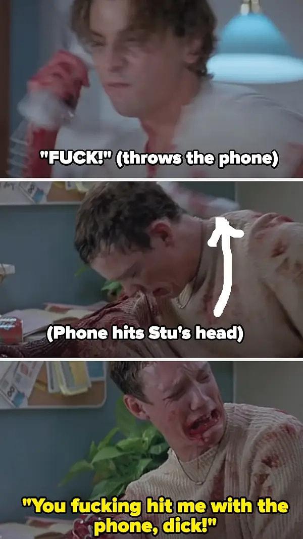 3. Scream'de Skeet Ulrich, telefonu yere çarparak Matthew Lillard'ın kafasına vurmak istemedi. Elindeki sahte kan, elinden kaydı. Lillard daha sonra ikonik cümlesini doğaçlama yaptı: "Bana telefonla vurdun, pislik!"