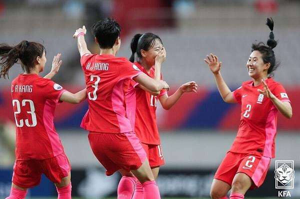 Güney Kore milli futbol takımında orta saha oyuncusu olarak oynayan Jang Sel-gi'den bahsedeceğiz şimdi sizlere.