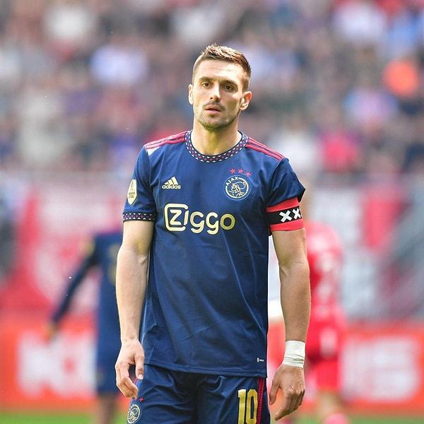 18. Beşiktaş, Ajax'la sözleşmesini feshetme ihtimali bulunan ve kulübe menajerler aracılığıyla önerilen Dusan Tadic'i listeye ekledi.