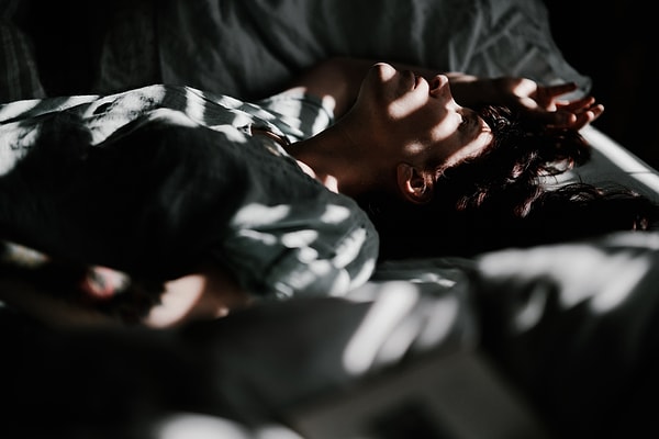 Günümüzde her 10 kişiden 6'sı düzenli olarak insomnia (uykusuzluk) semptomları gösteriyor.