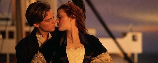 Vizyona gireli 26 yıl oldu ama hala her izlediğimizde etkisinde kaldığımız 'Titanic' filmi her sahnesiyle akıllarda yer etmeyi başardıı.