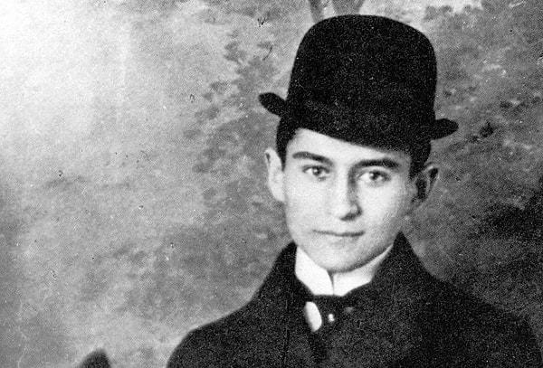 12. "Babasının gözünde böcek kadar değeri olduğunu düşünen Franz Kafka."