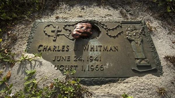 Whitman’ın cesedi morga götürüldü, kafatası kemik testeresiyle açıldı ve beyin çıkarıldı.